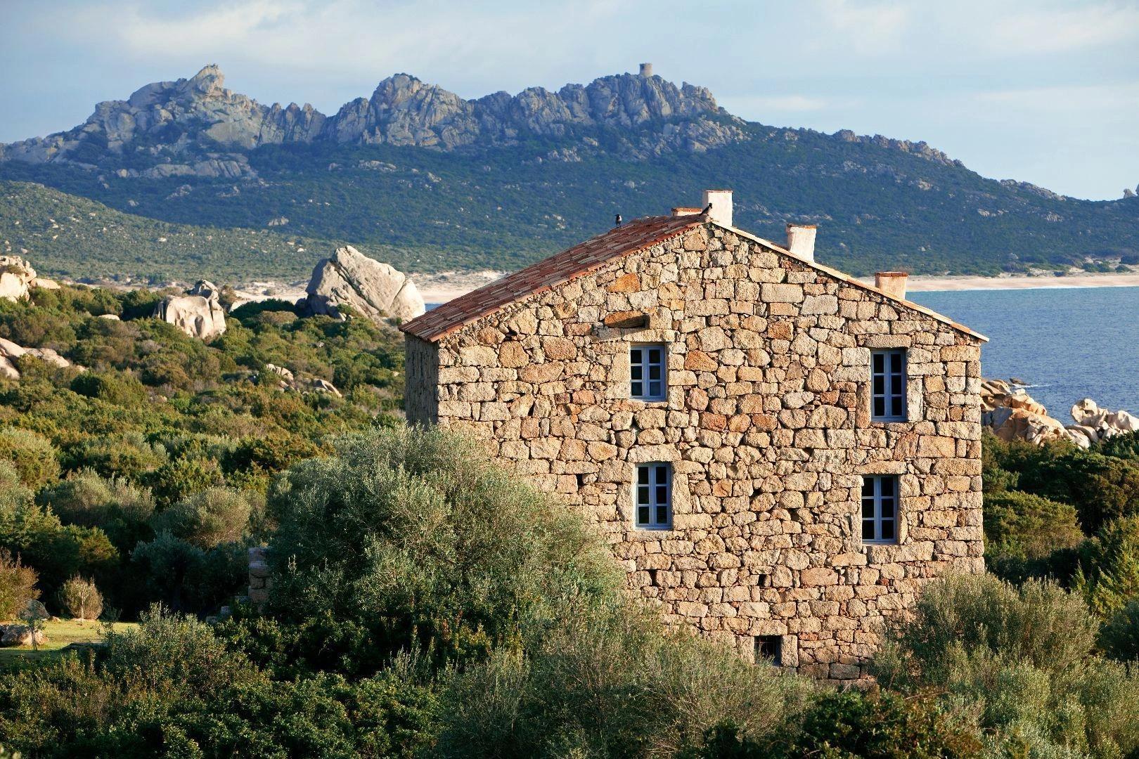 Maison en pierre près de Santa Giulia avec location de bateau disponible