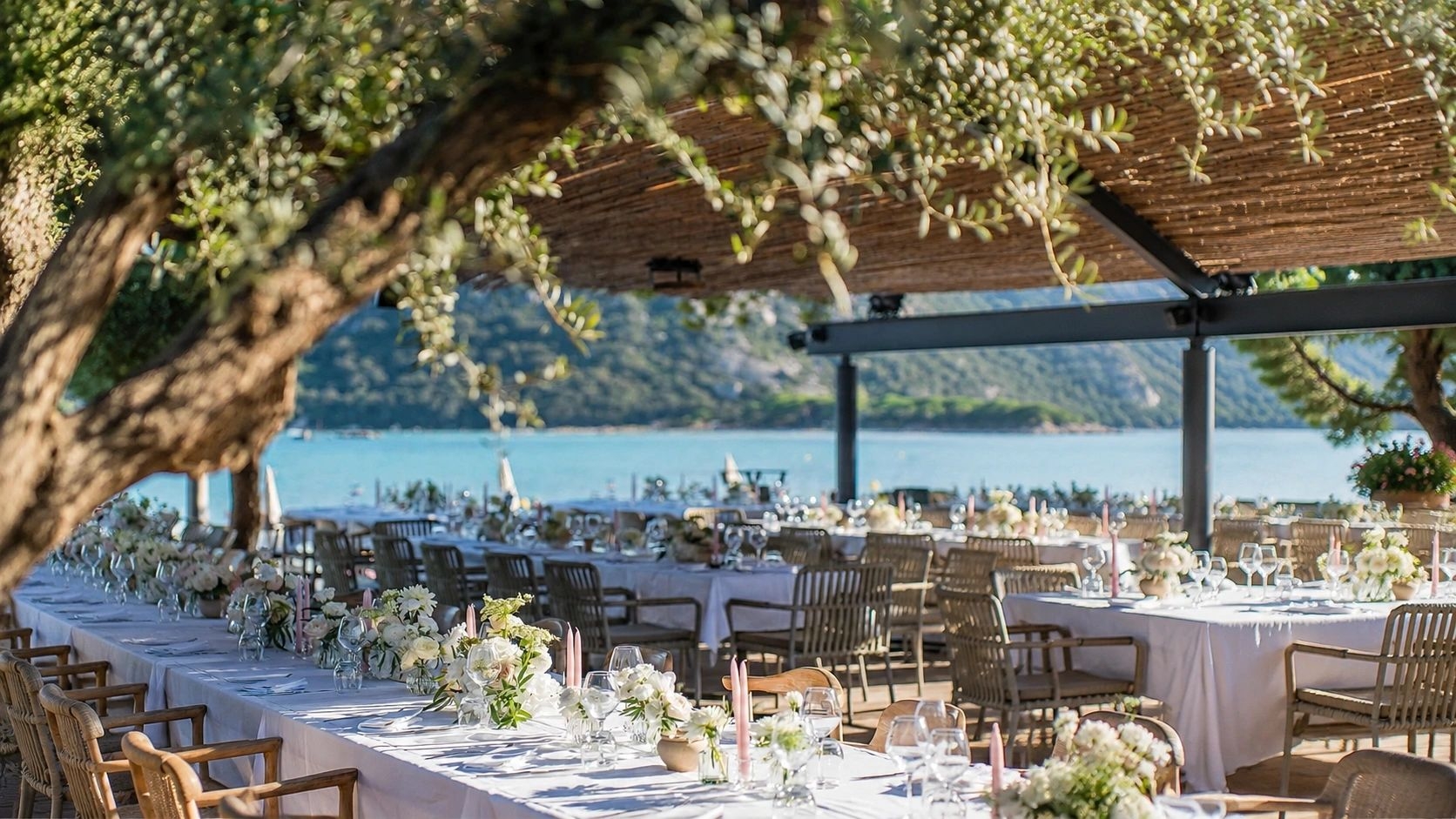Mariage et événements privés à Santa Giulia avec vue sur la baie et décoration florale
